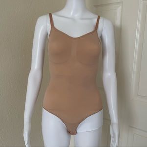 Skims seamless body sculpting Bodysuit with bottom snaps shapewear XXS/XS
